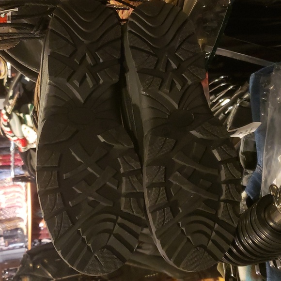 Waterproof boots - Picture 3 of 5